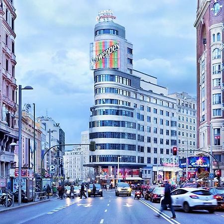 Punta Me Rooms Near The Gran Via Madrid Buitenkant foto