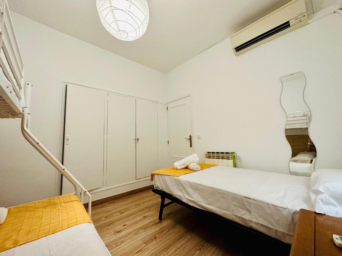 Punta Me Rooms Near The Gran Via Madrid Buitenkant foto