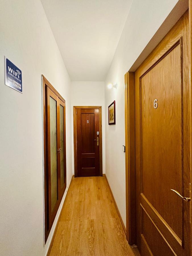 Punta Me Rooms Near The Gran Via Madrid Buitenkant foto