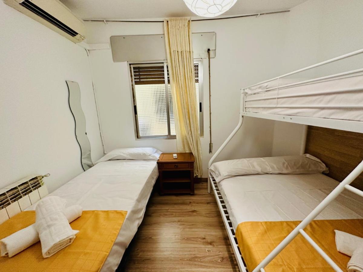 Punta Me Rooms Near The Gran Via Madrid Buitenkant foto