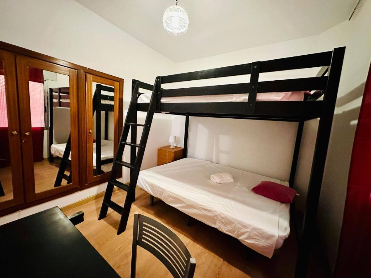 Punta Me Rooms Near The Gran Via Madrid Buitenkant foto