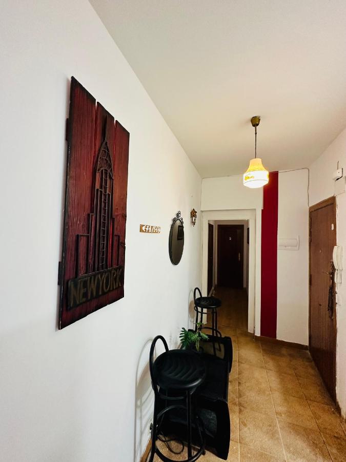 Punta Me Rooms Near The Gran Via Madrid Buitenkant foto
