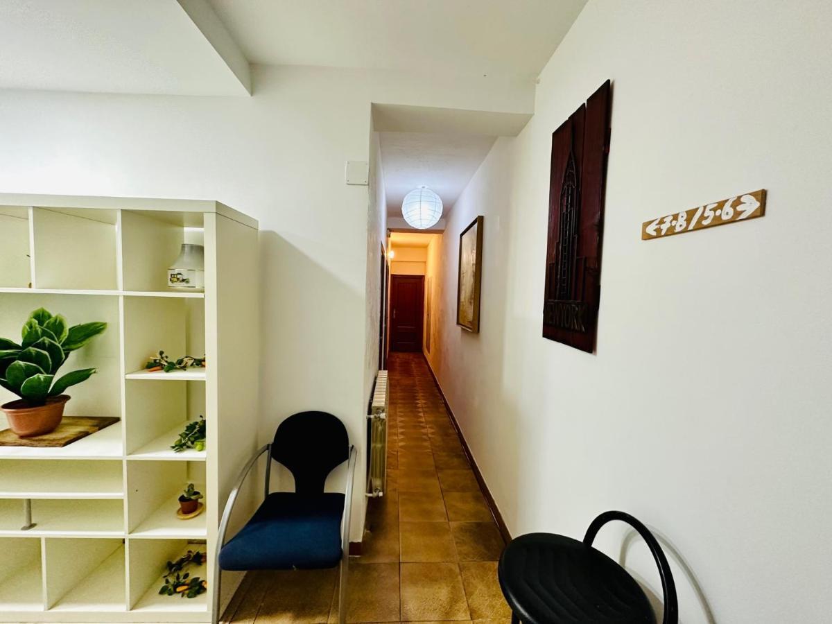 Punta Me Rooms Near The Gran Via Madrid Buitenkant foto