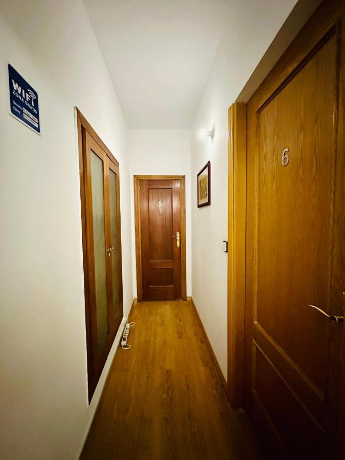 Punta Me Rooms Near The Gran Via Madrid Buitenkant foto