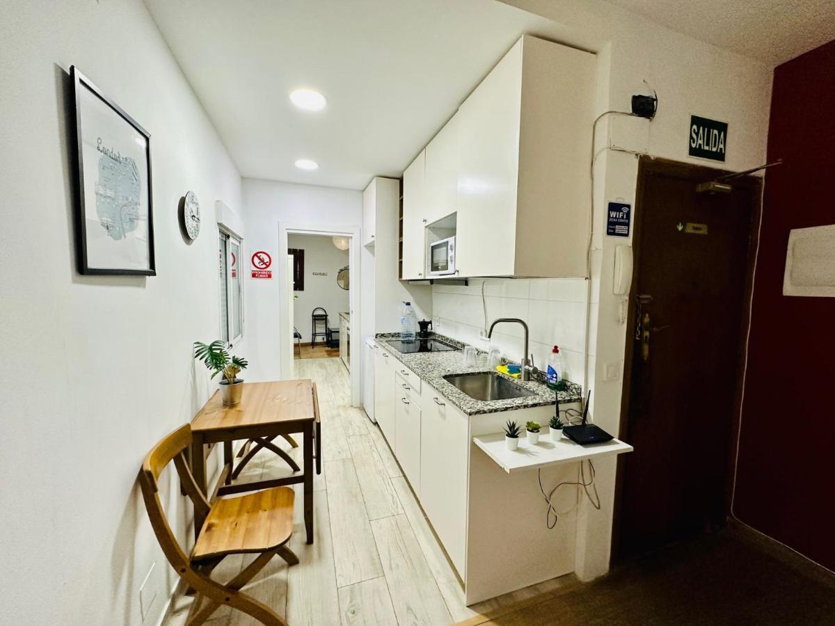 Punta Me Rooms Near The Gran Via Madrid Buitenkant foto
