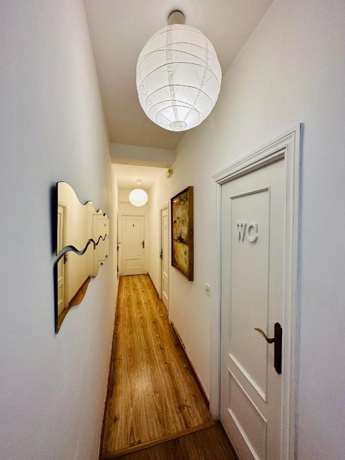 Punta Me Rooms Near The Gran Via Madrid Buitenkant foto